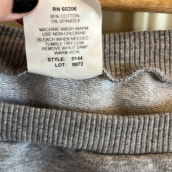 Body Wrappers Dance Wear Grey Cropped Top Size Large - Picture 4 of 6